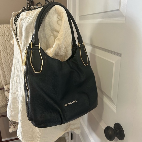 Michael Kors Navy Blue Vanessa Pebbled  Leather Shoulder Bag with Gold Accents - Picture 2 of 11